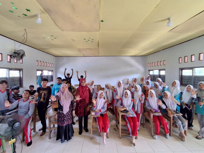 Dinas SOSPPPA Bidang Pemberdayaan Perempuan Gelar Sosialisasi di MAN 2 Merangin
