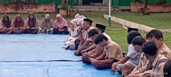 Giat Rutin Jumat Pagi, Warga MAN 2 Merangin Perkuat Kebersamaan Dan Kerohanian