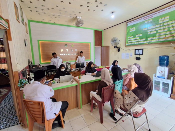 Antusias Alumni MAN 2 Merangin Penuhi Kampus Hijau untuk Penjemputan Ijazah Antusias Alumni MAN 2 Merangin Penuhi Kampus Hijau untuk Penjemputan Ijazah