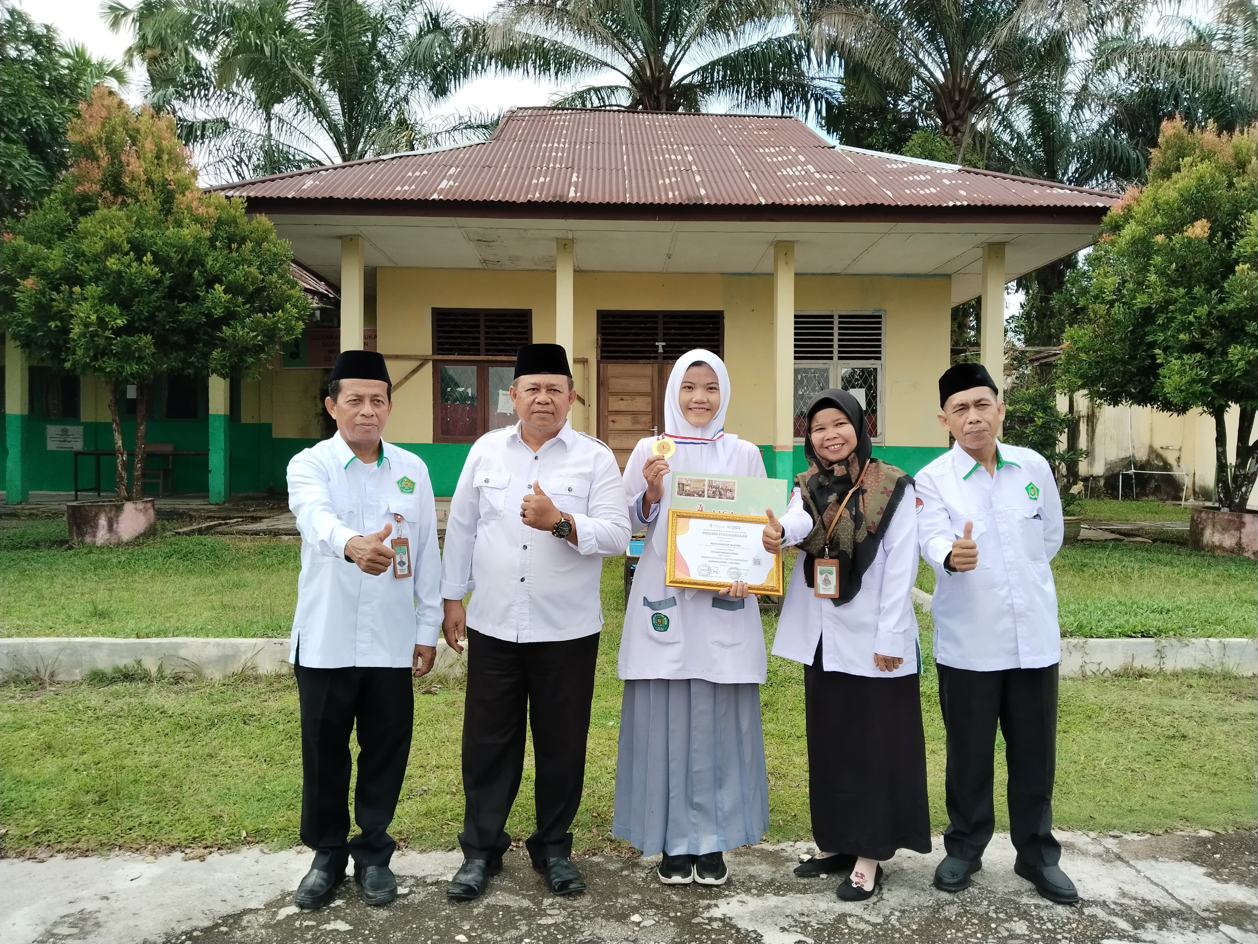 Juara Emas Liga Olimpiade, Siswa MAN 2 Merangin Ukir Prestasi Gemilang