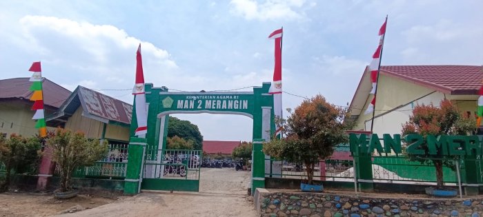 Semarak Sambut HUT Kemerdekaan, MAN 2 Merangin Pasang Umbul-Umbul di Lingkungan Madrasah Semarak Sambut HUT Kemerdekaan, MAN 2 Merangin Pasang Umbul-Umbul di Lingkungan Madrasah