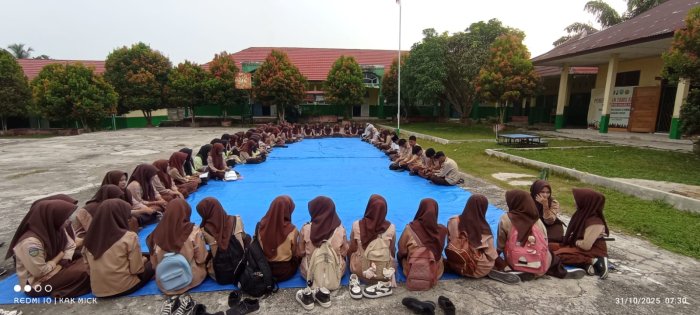 Yasinan Bersama Rutin Tingkatkan Keimanan di MAN 2 Merangin